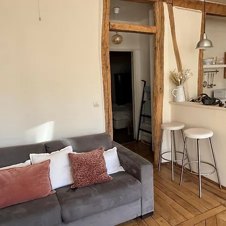 Beautiful & Spacious In The Heart Of Montmartre !