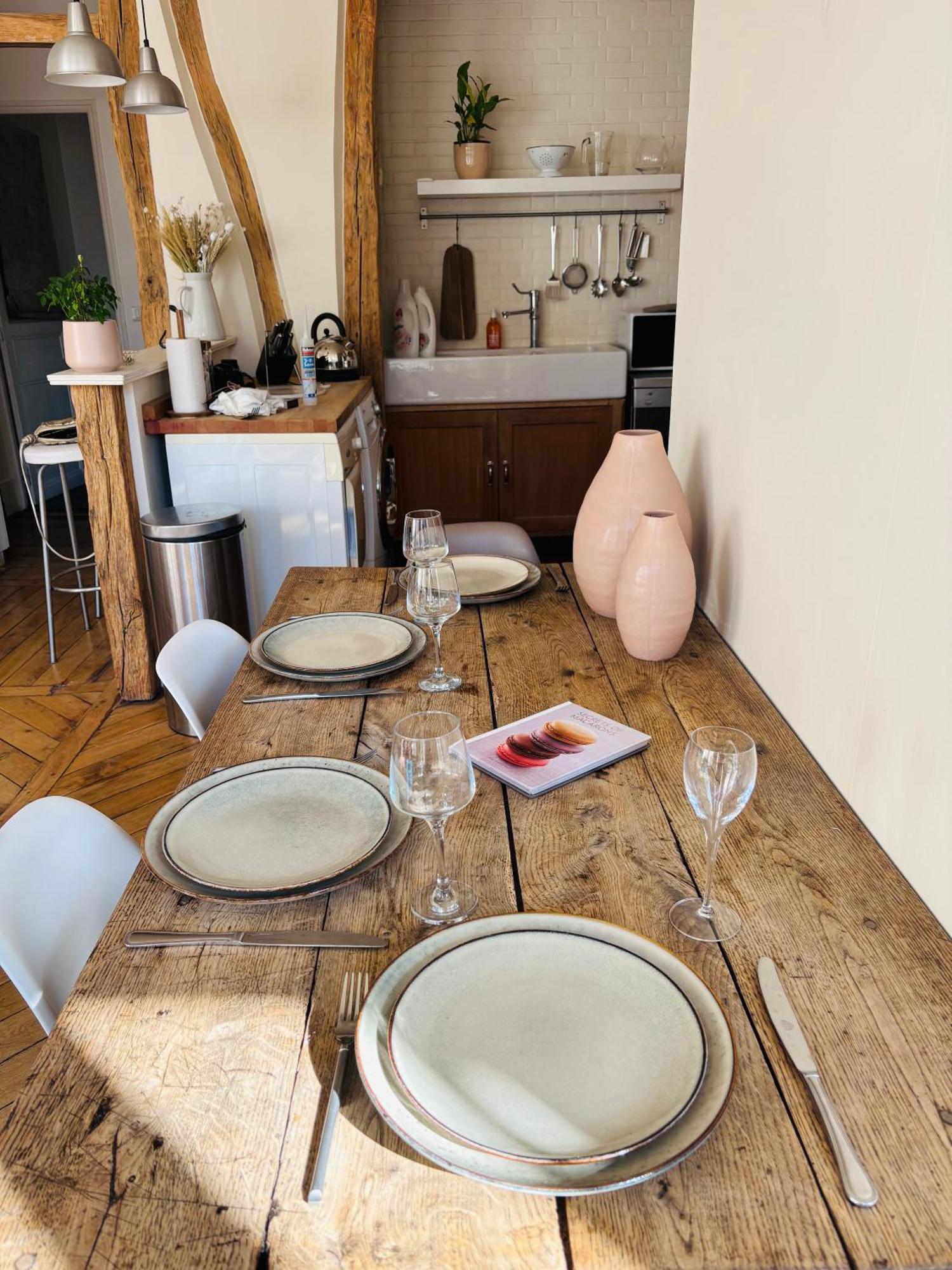 Apartment Beautiful & Spacious In The Heart Of Montmartre ! *